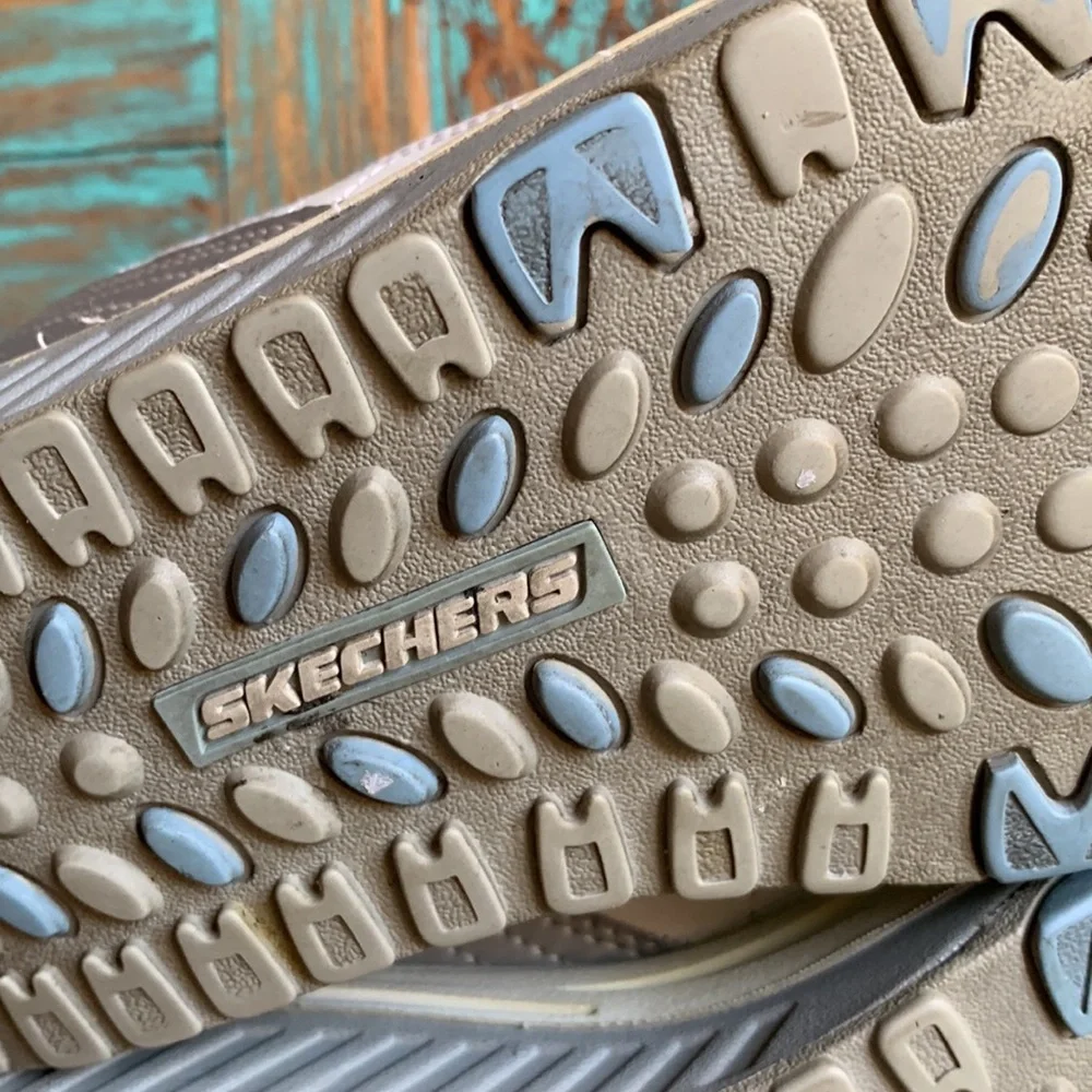 Skechers Shape-Ups Leather Toning Walking Rocking Shoes 11803 Silver Size 9